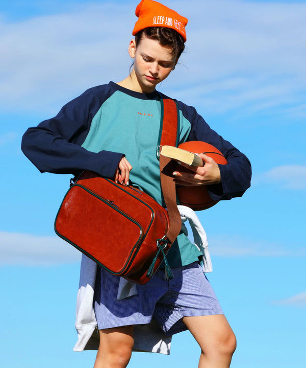 バイカラーフェイクレザースポーツバッグ