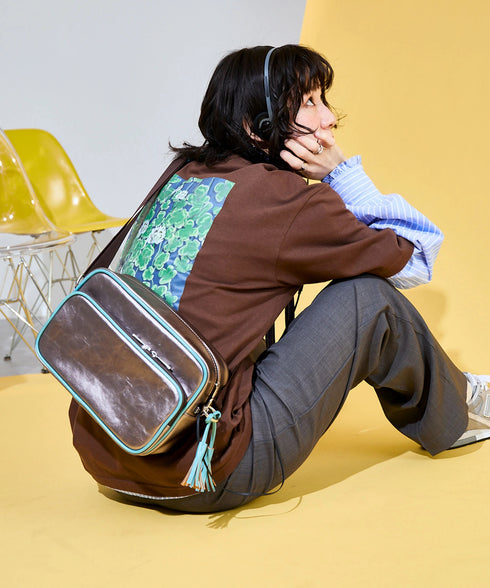 バイカラーフェイクレザーボディバッグ