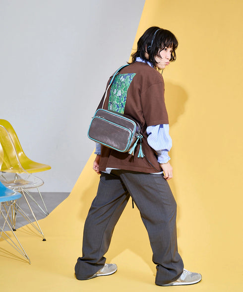 バイカラーフェイクレザーボディバッグ