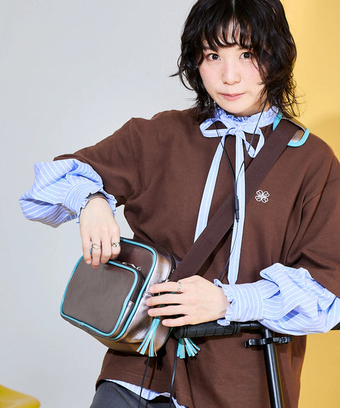 バイカラーフェイクレザーボディバッグ