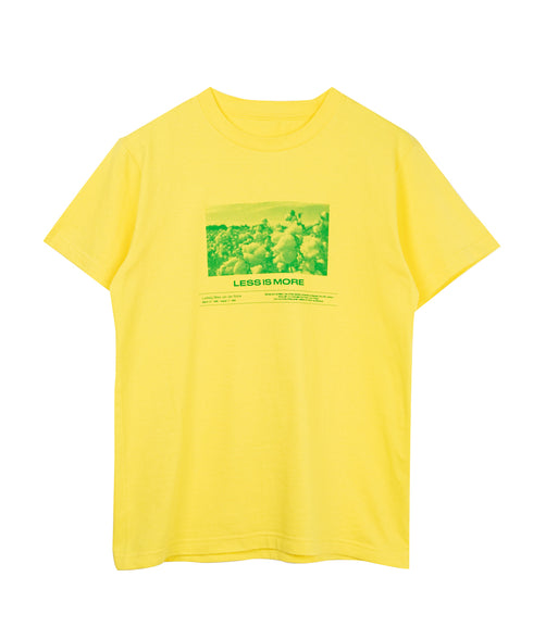 ラウンドボディ グラフィックプリントTシャツ"LESS IS MORE"