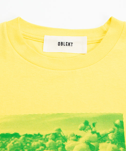 ラウンドボディ グラフィックプリントTシャツ"LESS IS MORE"