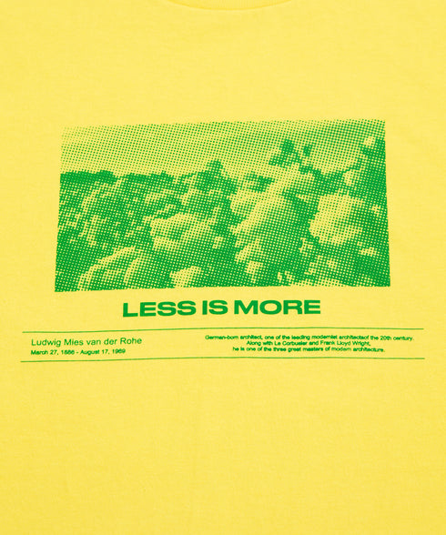 ラウンドボディ グラフィックプリントTシャツ"LESS IS MORE"