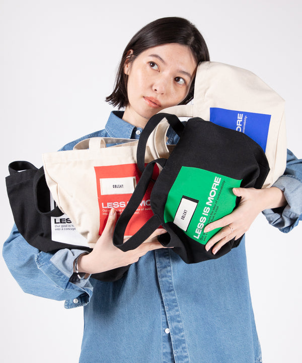 グラフィック キャンバスミニバッグ"LESS IS MORE"