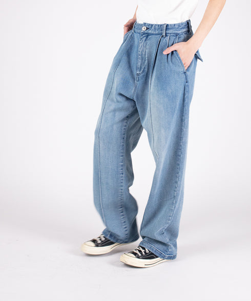コンフォータブルデニム ツータック ワイドテーパド トラウザー