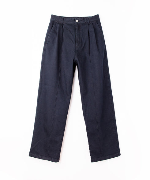 コンフォータブルデニム ツータック ワイドテーパド トラウザー