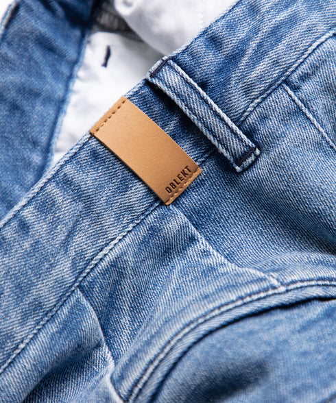 コンフォータブルデニム ツータック ワイドテーパド トラウザー