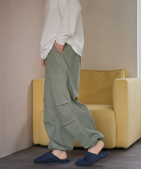 イージーバギーパンツ